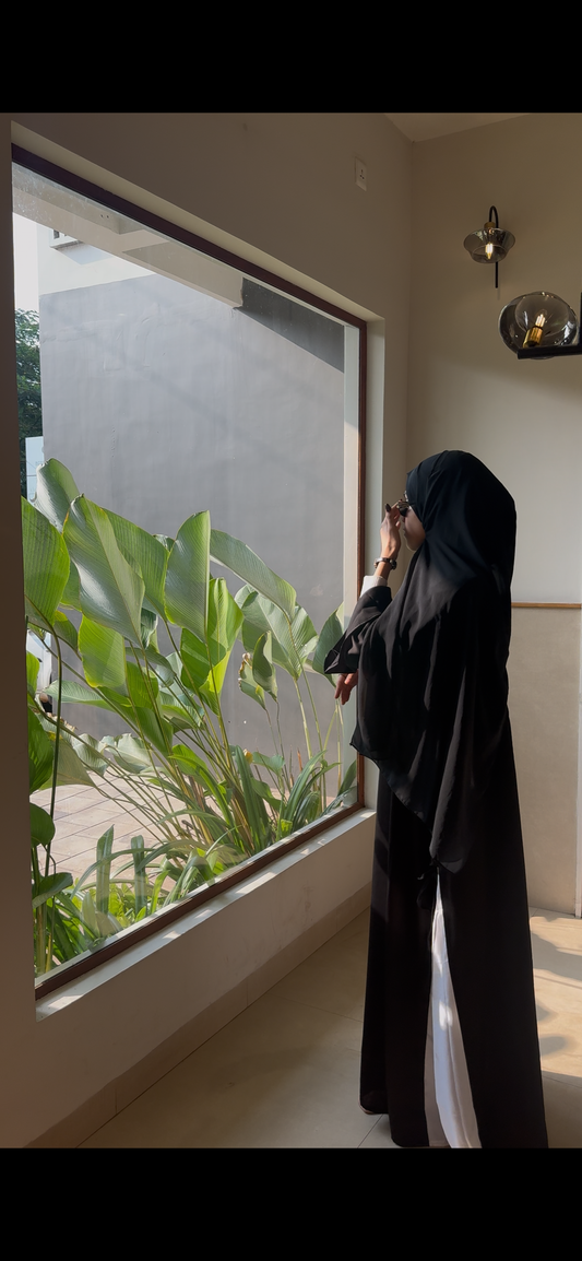 Monochrome Grace Abaya