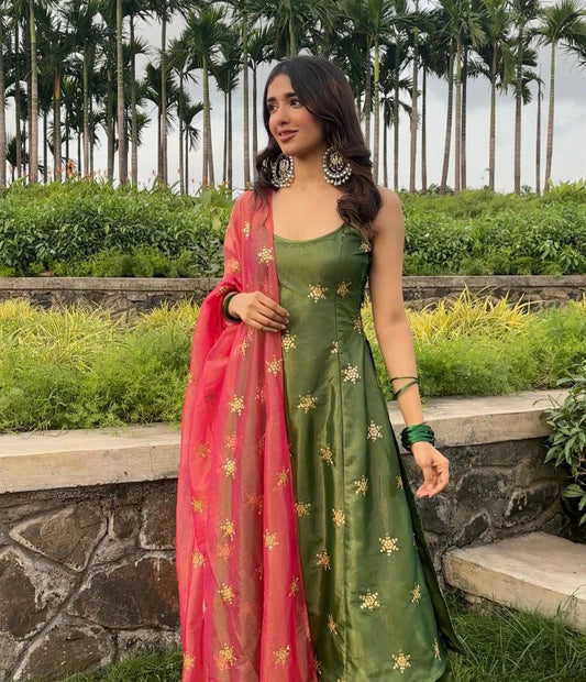 Noor-e-Gulab Suit set