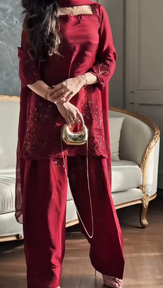 Luxe Rouge Majesty Suit