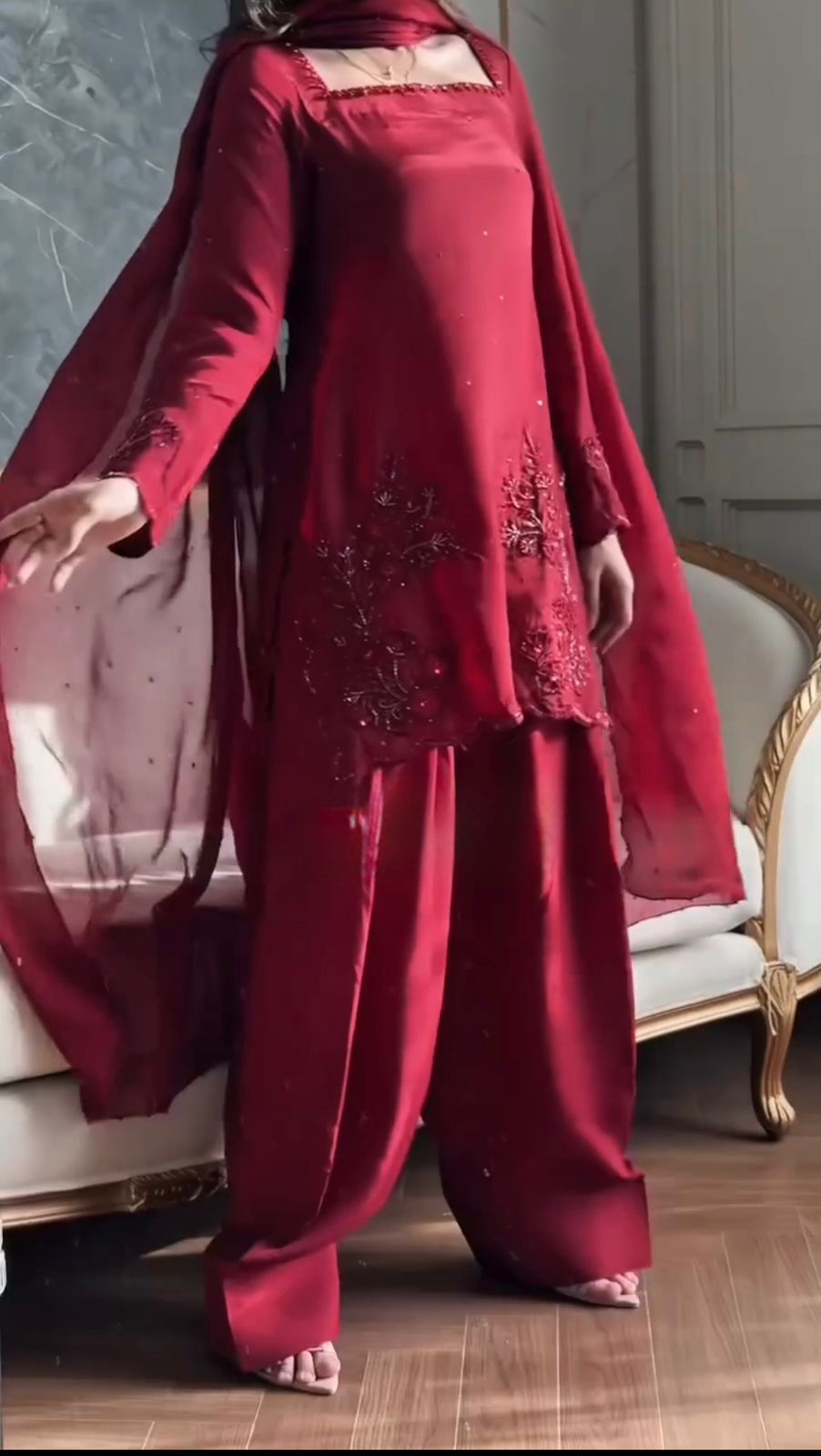 Luxe Rouge Majesty Suit