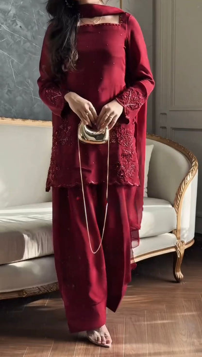 Luxe Rouge Majesty Suit