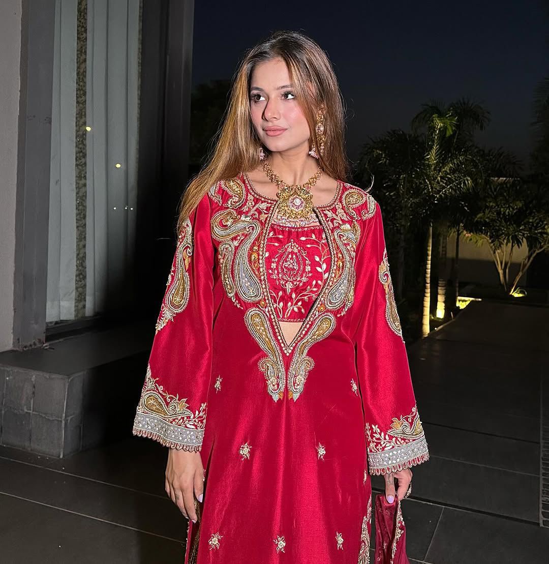 Rani-e-Laal Salwar Suit