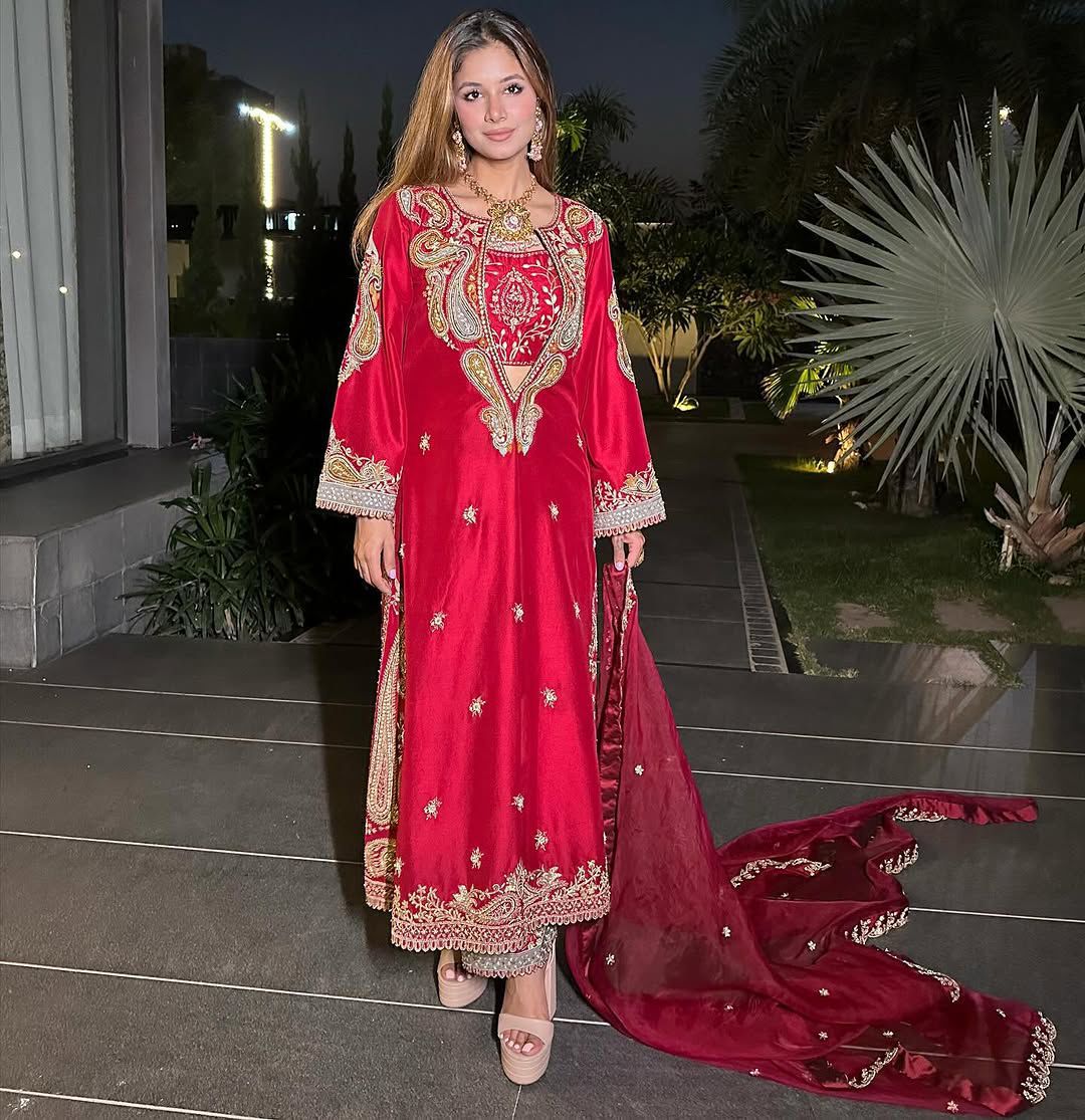 Rani-e-Laal Salwar Suit